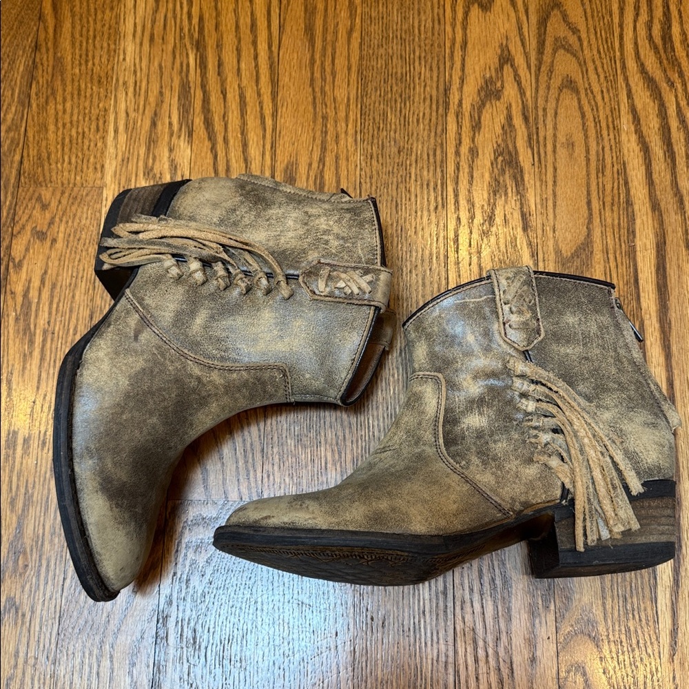 Very Volatile Lookout Fringe Western Booties - Picture 3 of 11